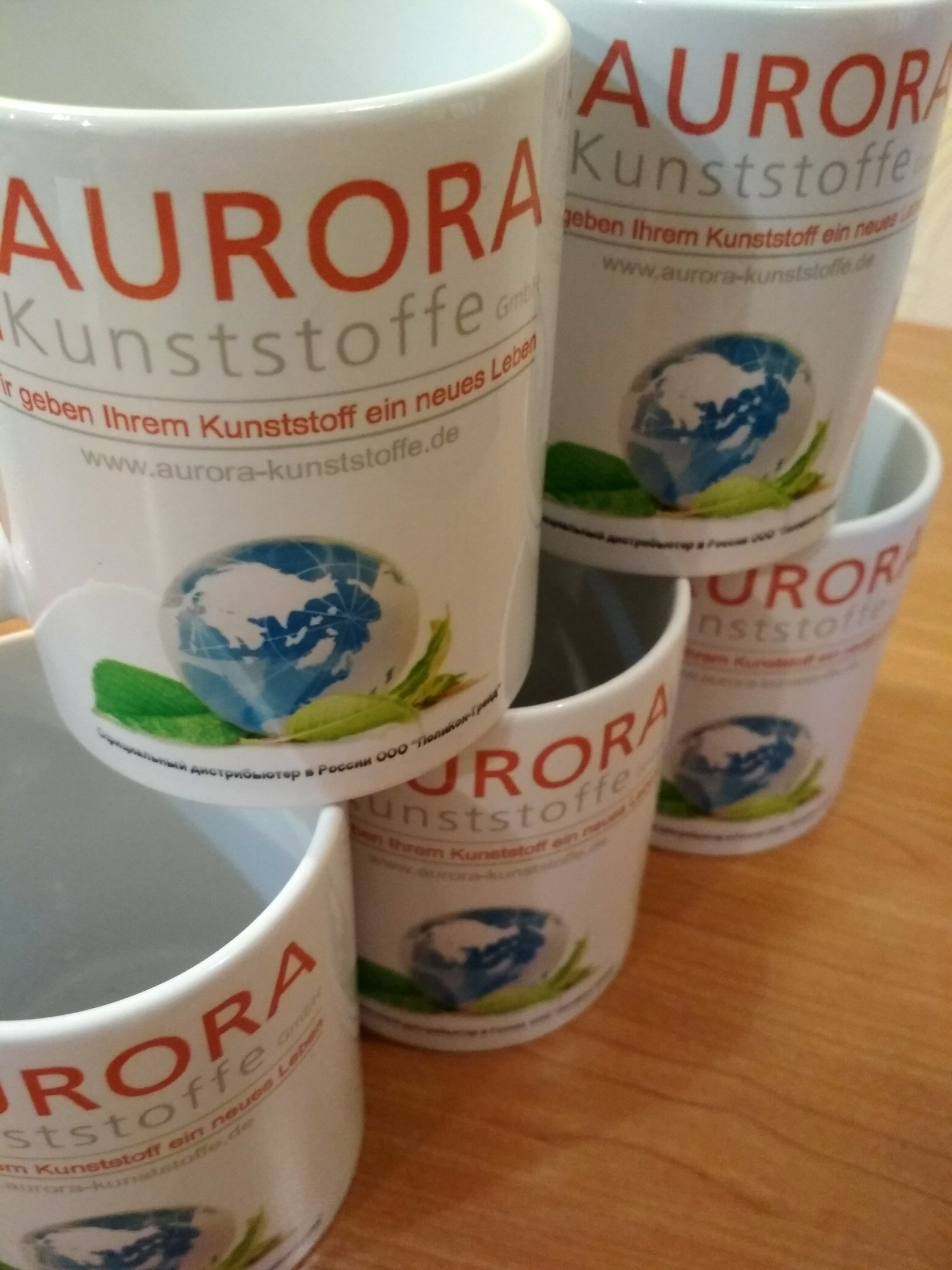 Кружки и акриловые магниты для компании ПолиКон-Трейд (Aurora Kunststoffe GmbH)