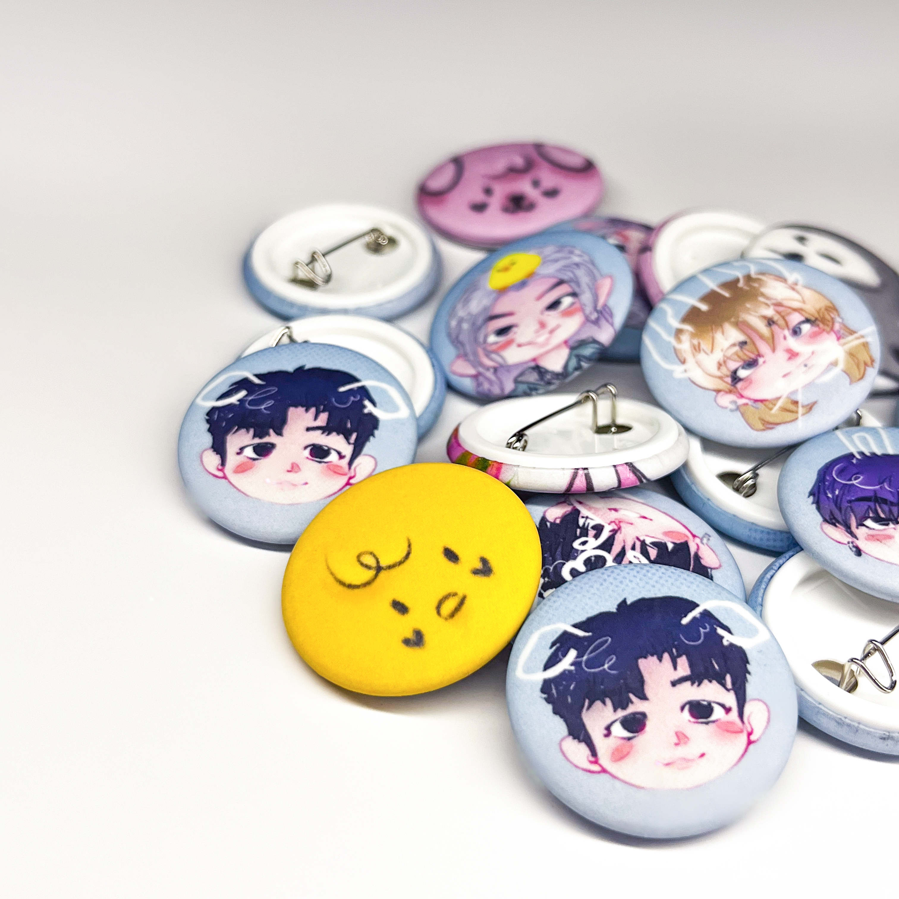 Значки и визитки для художников Соняк и nickyTess