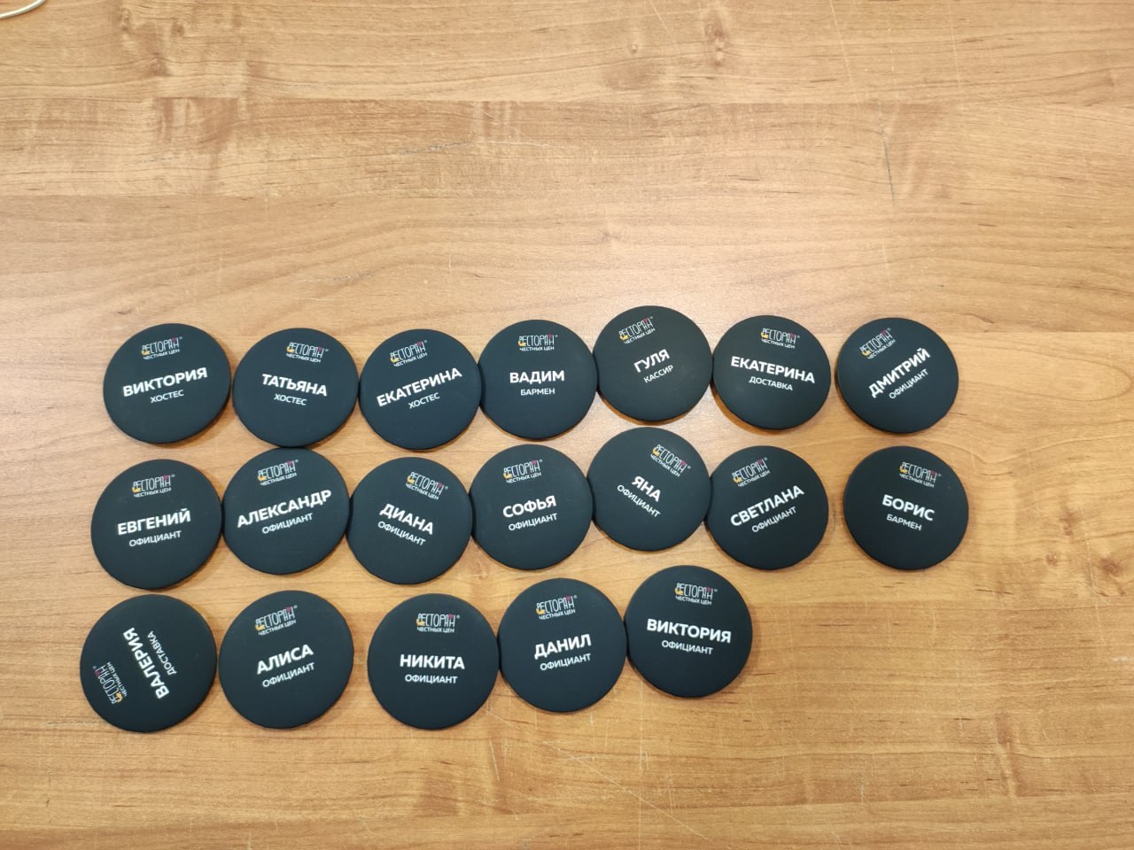 Значки матовые для ресторана Честных Цен