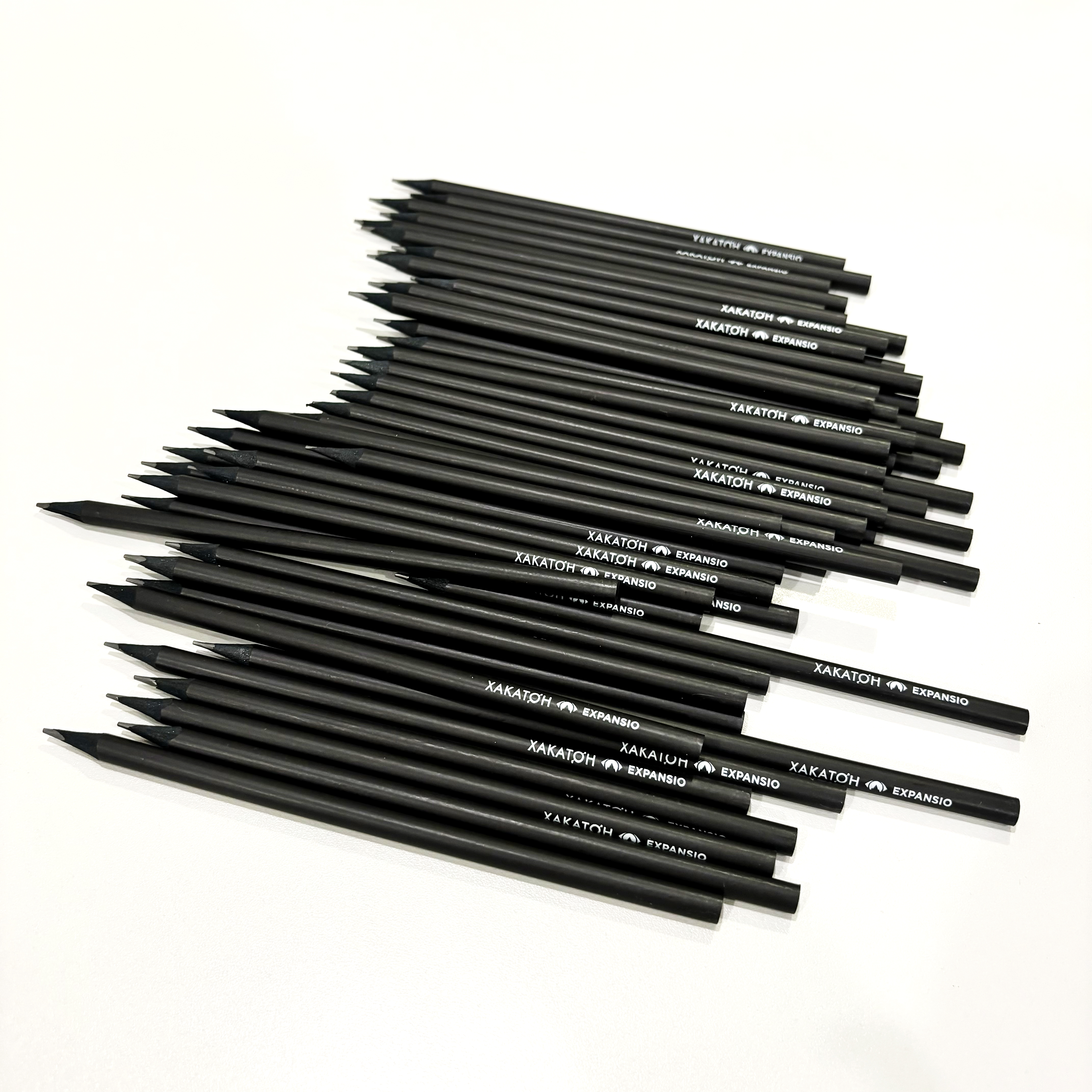 Ручки и карандаши для хакатона Expansio