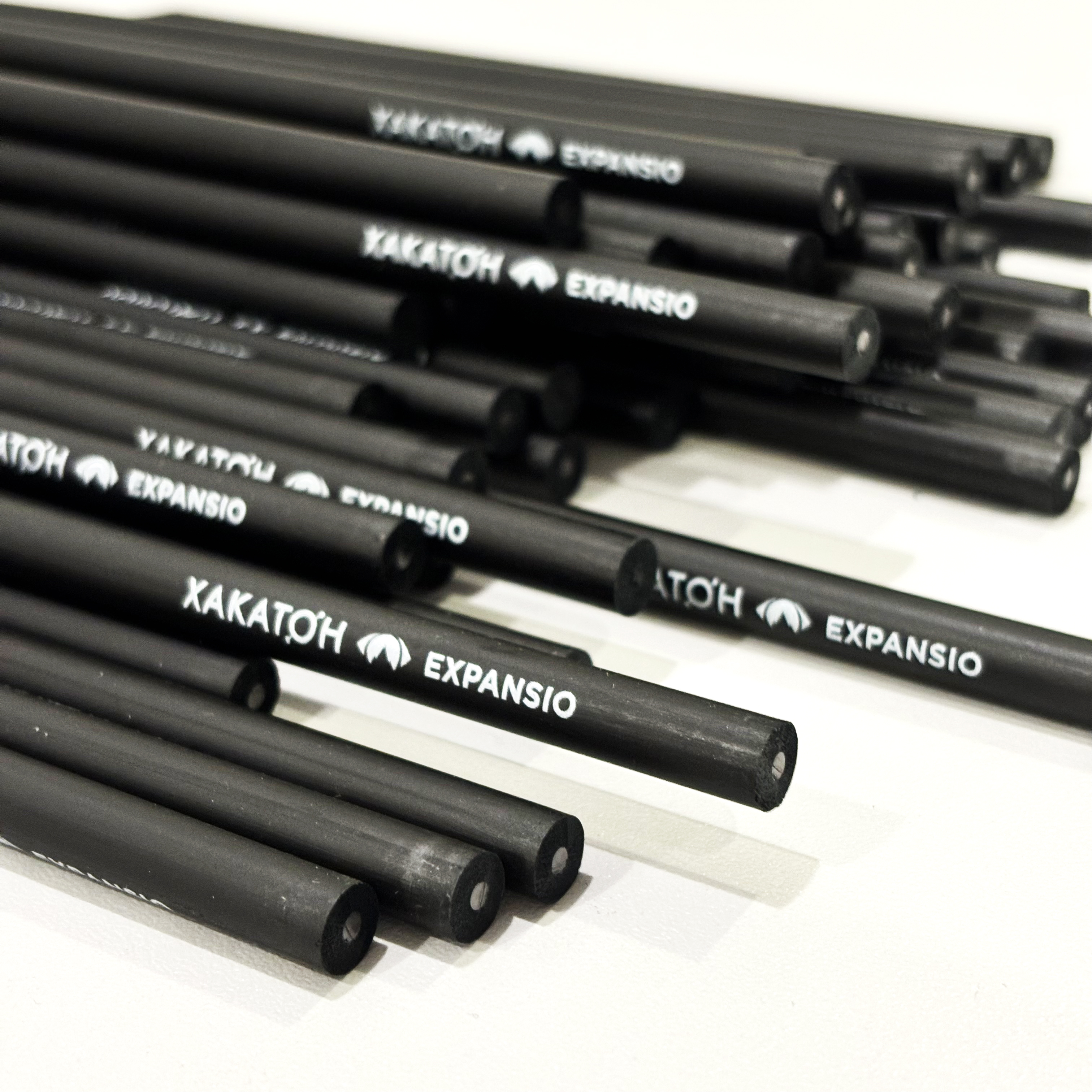 Ручки и карандаши для хакатона Expansio