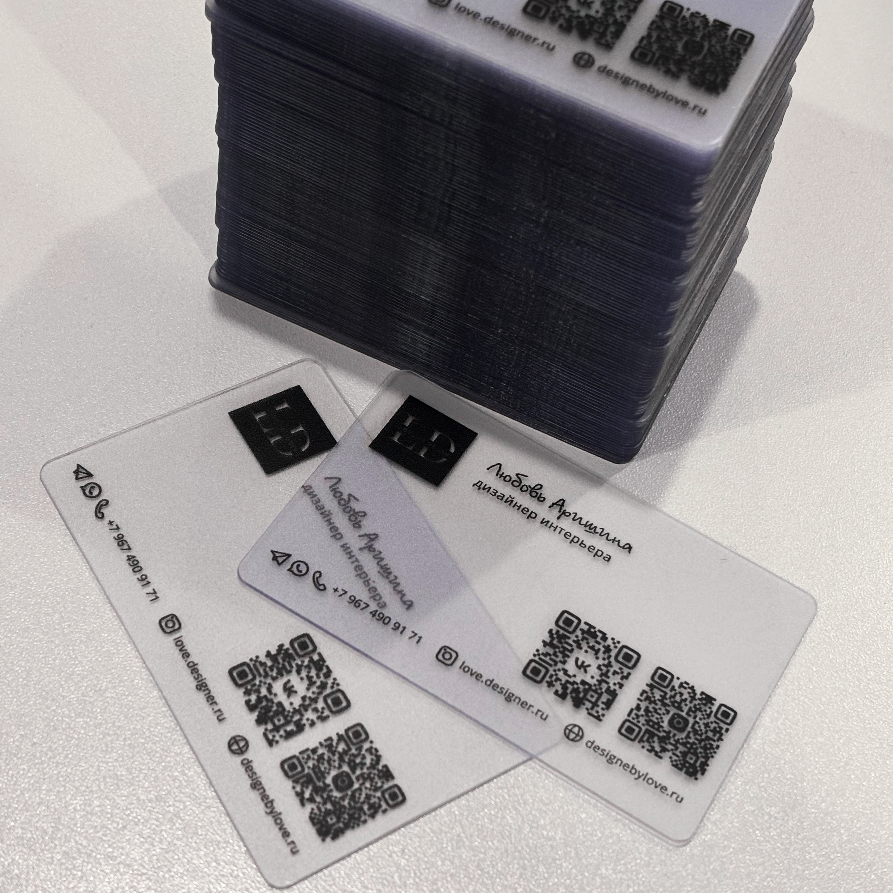 Пластиковая визитка для дизайнера интерьера