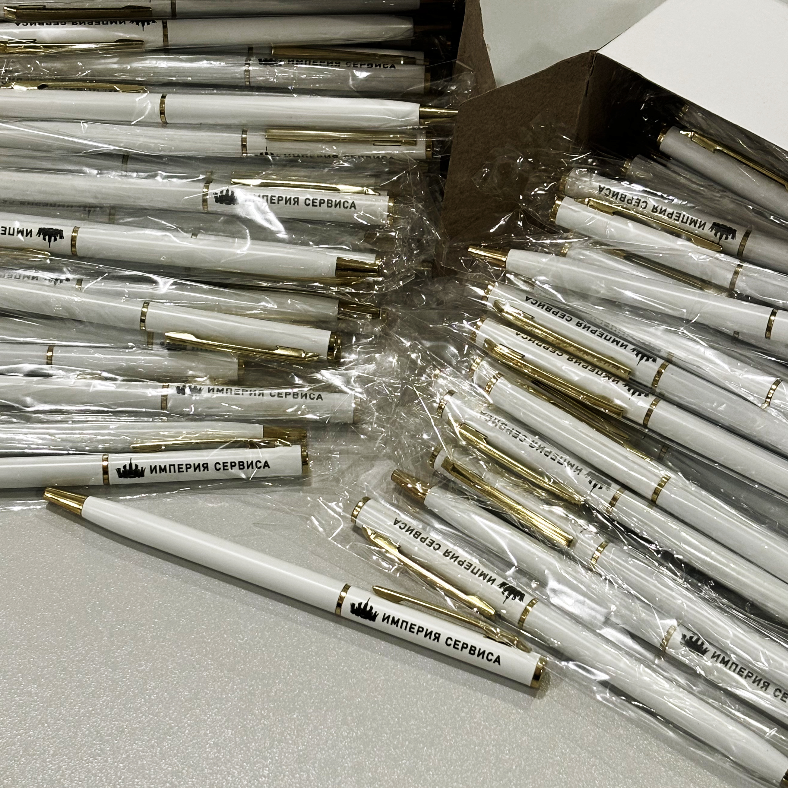 Ручка Hilton Gold для компании Империя сервиса