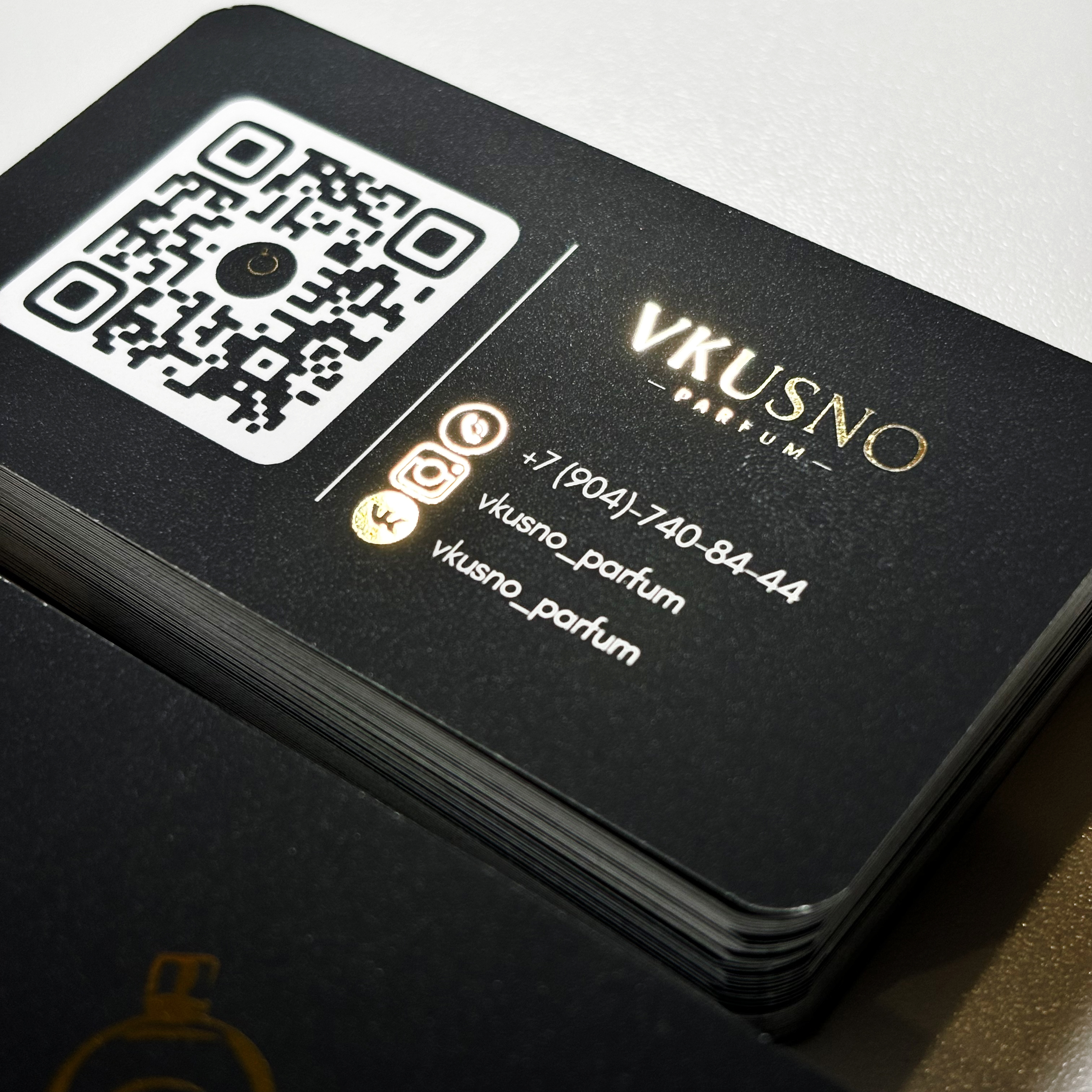 Визитки для мастерской духов VKUSNO