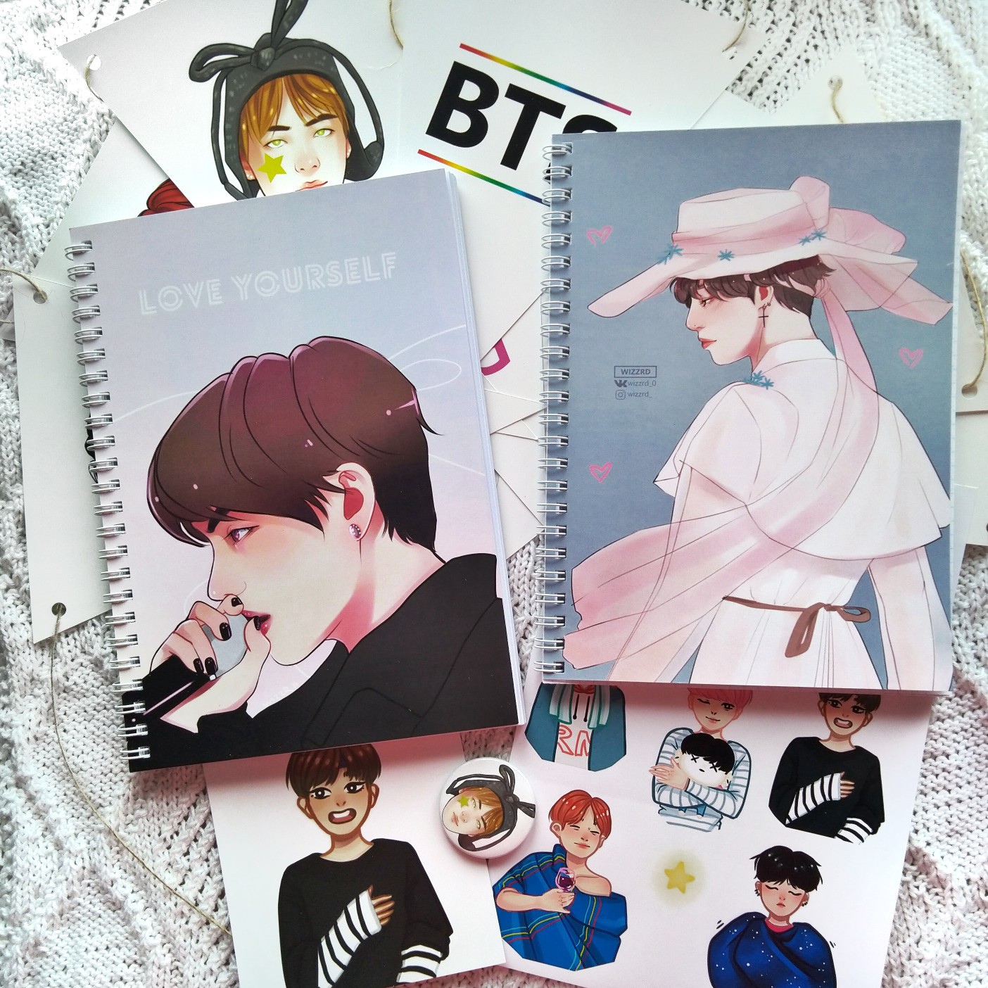 Скетчбуки, значки, открытки и флашки для Анастасии Виззрд