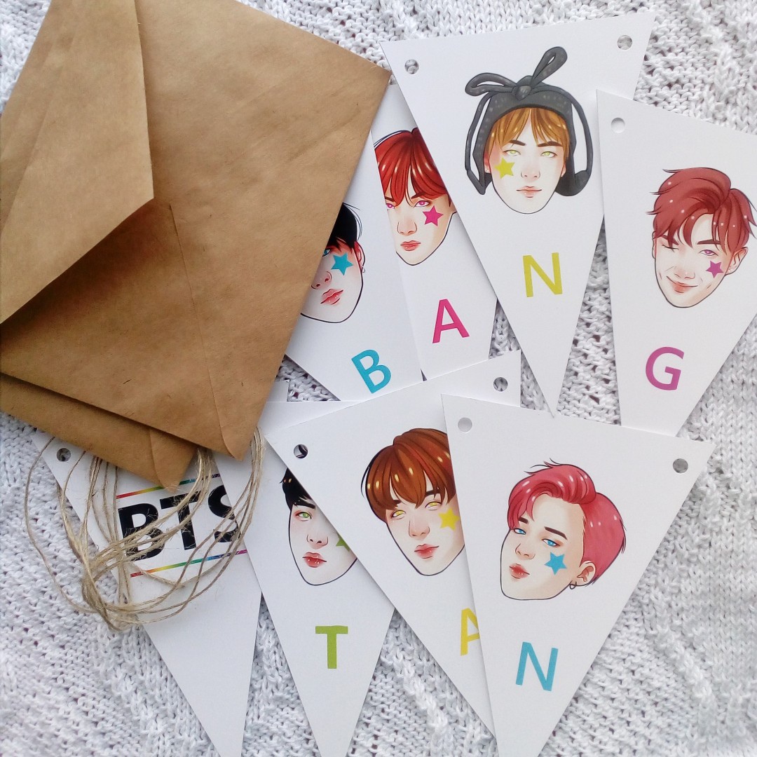 Скетчбуки, значки, открытки и флашки для Анастасии Виззрд