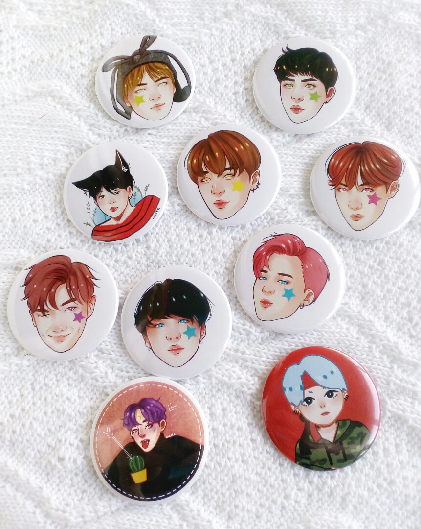 Открытки, значки и скетчбуки для художника Анастасии Виззрд