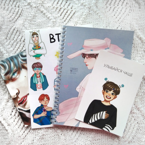 Скетчбуки, значки, открытки и флашки для Анастасии Виззрд